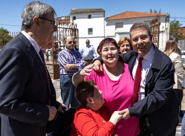 El presidente de Castilla-La Mancha, Emiliano García-Page, inaugura la nueva escuela infantil de Velada. ( El presidente de Castilla-La Mancha, Emiliano García-Page, inaugura la nueva escuela infantil de Velada. ( El presidente de Castilla-La Mancha, Emiliano García-Page, inaugura la nueva escuela infantil de Velada
