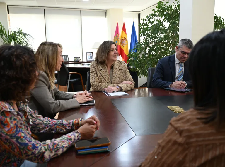 El Gobierno de Castilla-La Mancha y AMEPAP reafirman su compromiso en el apoyo al liderazgo femenino en la región