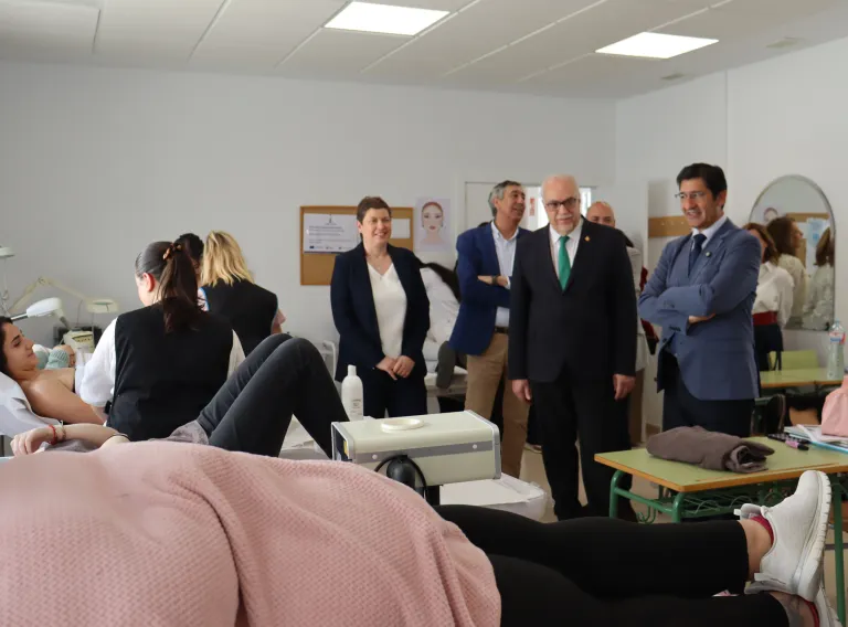 Castilla-La Mancha garantiza el derecho al aprendizaje durante toda la vida desde su red de enseñanza para personas adultas