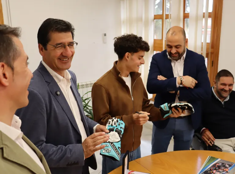 El Gobierno de Castilla-La Mancha apoya el talento deportivo de la región con el piloto David Almansa como ejemplo de proyección internacional