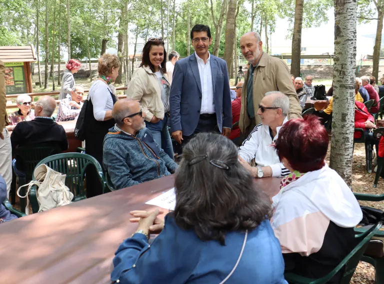 El Gobierno de Castilla-La Mancha garantiza el envejecimiento activo incrementando el presupuesto para estos programas en 2026