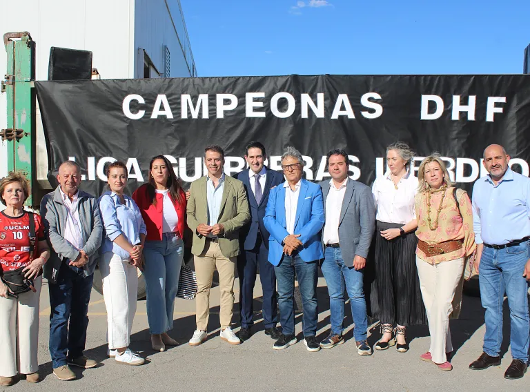El director general de Juventud y Deportes, Carlos Yuste, ha asistido al partido de balonmano entre el Soliss Balonmano Pozuelo de Calatrava y el Lanzarote Puerto del Carmen