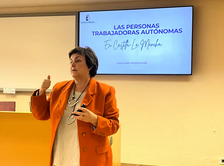 La directora general de Autónomos, Trabajo y Economía Social, Ana Carmona, explica las ayudas para emprendimiento.