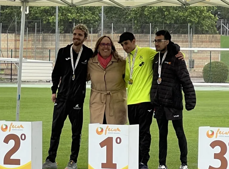 La viceconsejera con alguno de los ganadores