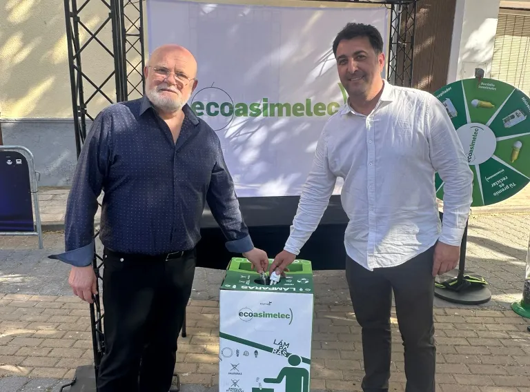 El delegado de la Junta, Pedro Antonio Ruiz Santos, asistió al Festival Living Rural, en su parada en Lezuza.