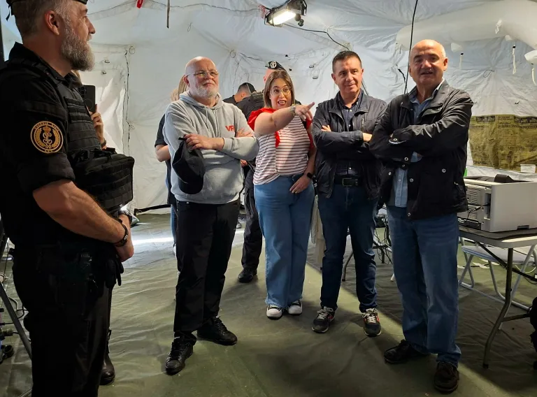 El delegado de la Junta en Albacete ha visitado el puesto de la Guardia Civil en el festival Viñarock