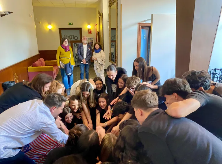 Los alumnos y alumnas del IES San Isidro se preparan para inaugurar la XXIX muestra escolar "El Teatro viene de la Escuela"