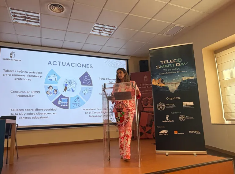 Lola Higuera en la inauguración de la jornada técnica ‘Teleco Smart Day’