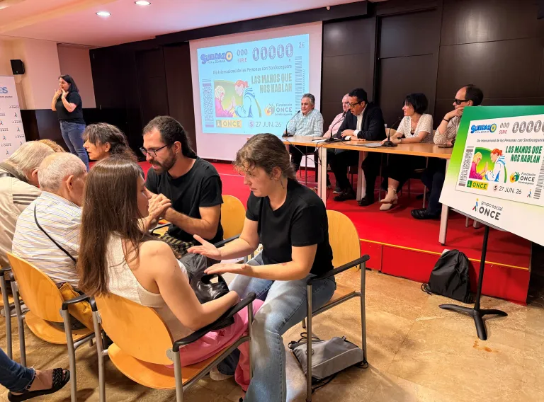 El Gobierno de Castilla -La Mancha se suma a la visibilización de las personas con sordoceguera a través del cupón de la ONCE