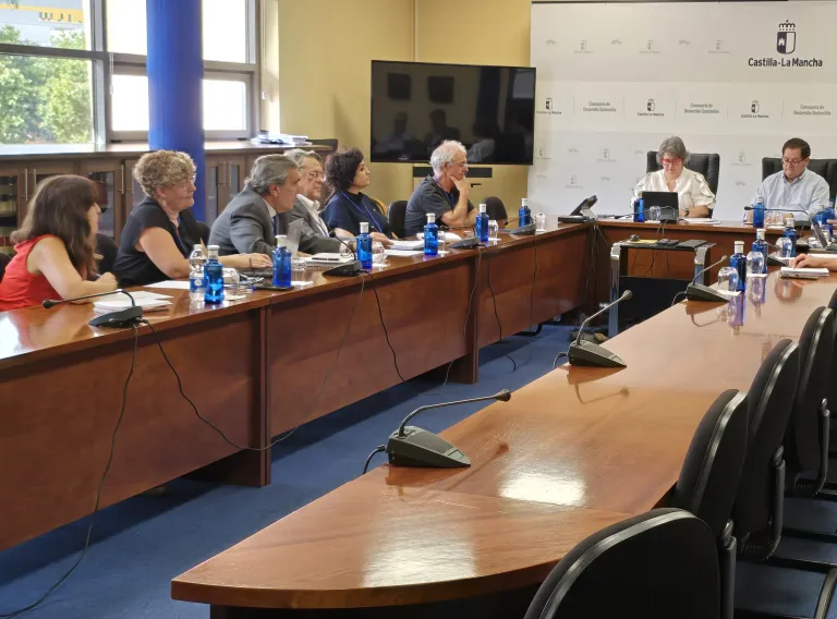 El Gobierno de Castilla-La Mancha ha presentado a las plataformas ‘Stop Biometano’ el borrador del futuro Decreto regional de Biometano invitándolas a “alegar las consideraciones que crean oportunas cuando está nueva normativa salga a participación pública”.