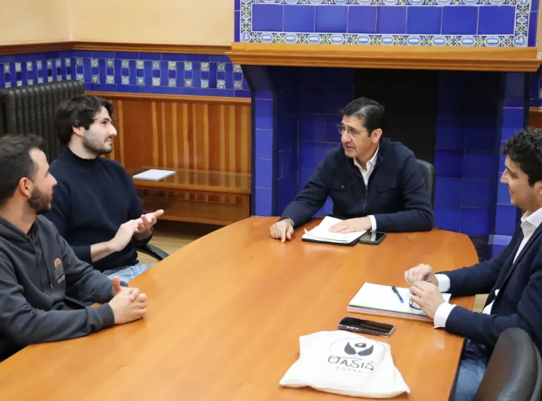La Junta apoya el festival ‘Oasis Sound’ en La Solana y valora la apuesta de la organización por el emprendimiento cultural desde el medio rural