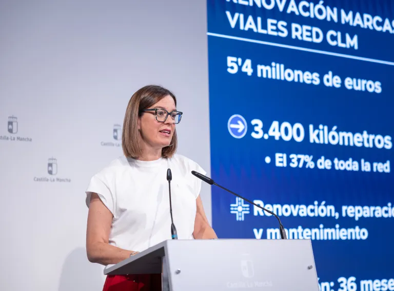 El Gobierno regional invertirá casi 5,4 millones de euros en renovar las marcas viales del 40 por ciento de la red de carreteras regional