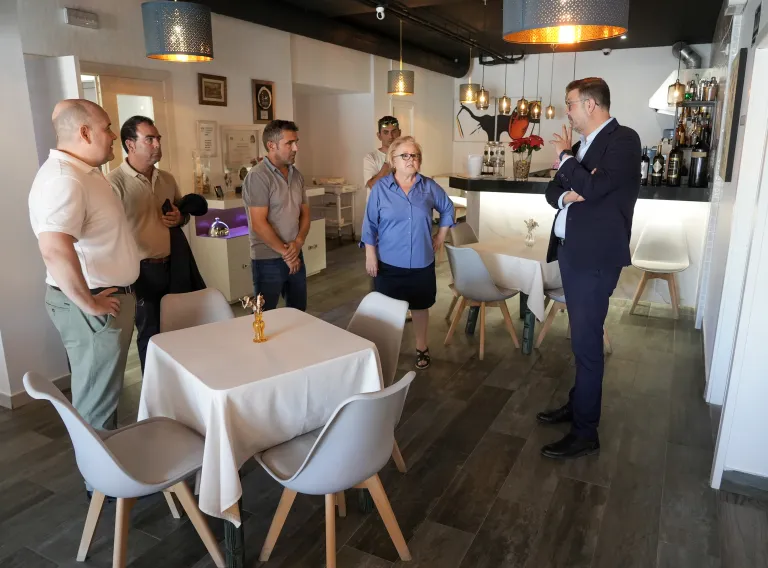 Amador Pastor visita la Escuela de Hostelería de Castilla-La Mancha