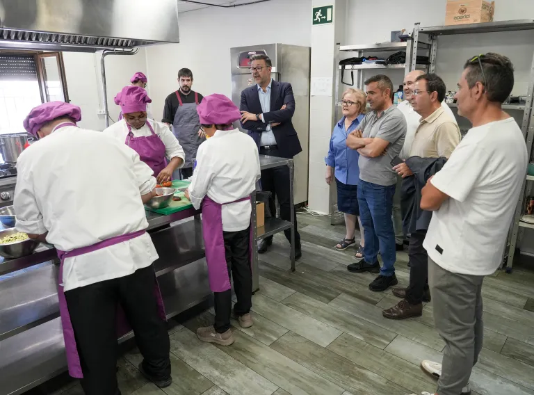 Amador Pastor visita la Escuela de Hostelería de Castilla-La Mancha