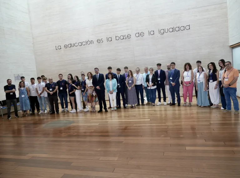 EL CONSEJERO DE EDUCACIÓN, CULTURA Y DEPORTES ASISTE A LA FINAL DE LA I LIGA REGIONAL DE DEBATE ESCOLAR