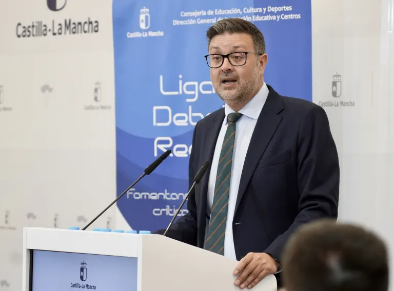 EL CONSEJERO DE EDUCACIÓN, CULTURA Y DEPORTES ASISTE A LA FINAL DE LA I LIGA REGIONAL DE DEBATE ESCOLAR