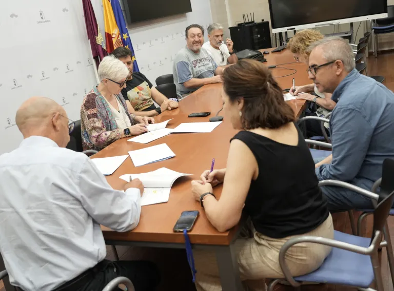 El Gobierno regional regula por primera vez en los centros educativos el funcionamiento del personal de Enfermería y Fisioterapia por zonas de actuación