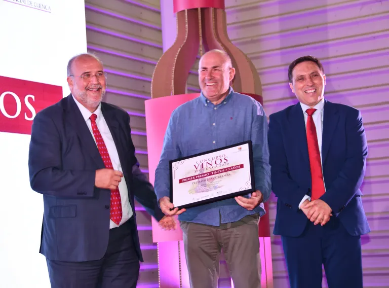 MARTÍNEZ GUIJARRO EN ENTREGA PREMIOS VINOS CUENCA