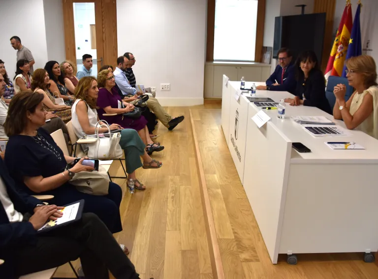 El Gobierno regional presenta la Cátedra de Profesionalización de la Contratación Pública que ha puesto en marcha junto a la UCLM