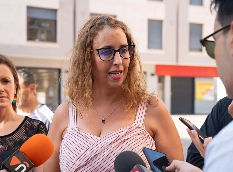 La consejera de Igualdad, Sara Simón, asiste al ‘Paseo con Orgullo’ organizado por el Gobierno regional por el Día del Orgullo LGTBI en Valdepeñas