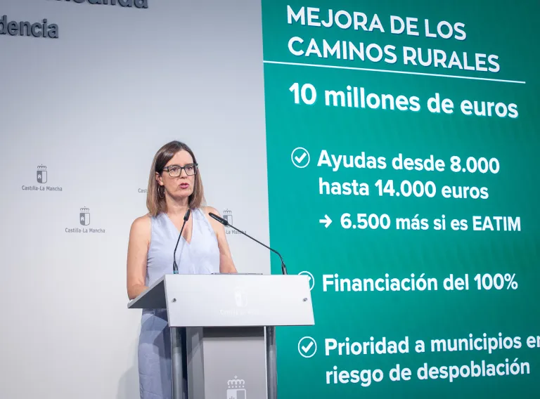 Esther Padilla en rueda de prensa en el Palacio de Fuensalida tras un Consejo de Gobierno