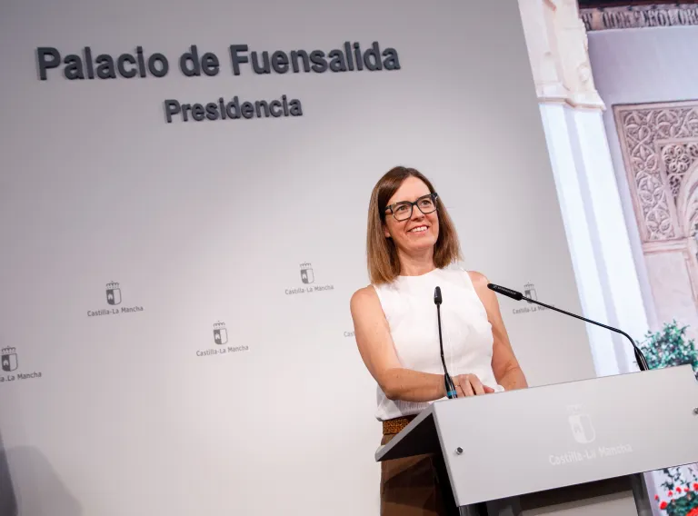 Esther Padilla en rueda de prensa en el Palacio de Fuensalida tras un Consejo de Gobierno