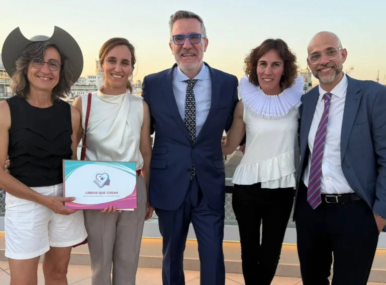 ‘Libros que curan’, el proyecto de Munera que une al centro de salud, las farmacias y la biblioteca, recibe un premio nacional de innovación social