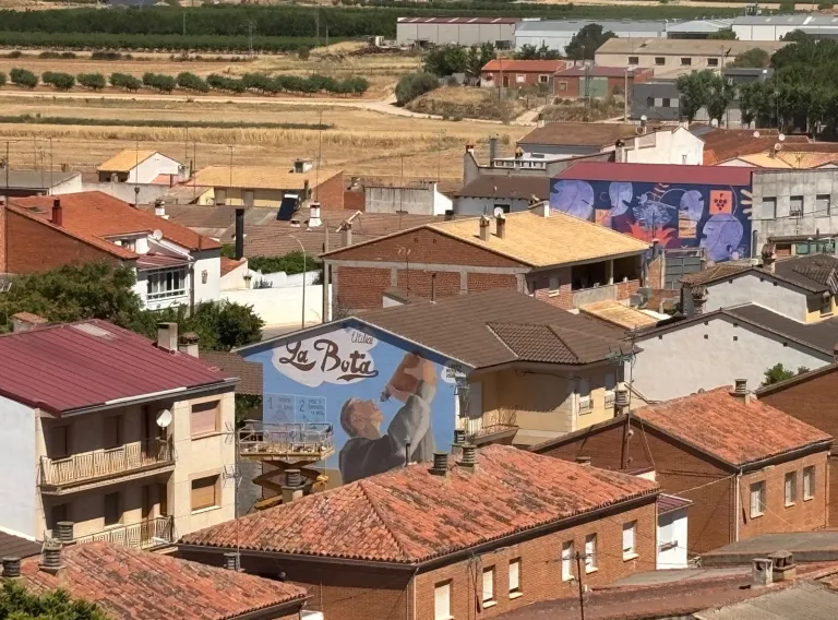 El Gobierno de Castilla-La Mancha reconoce el papel de las mujeres en el arte urbano rural en el Festival Astarté de Iniesta