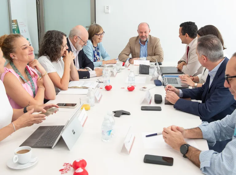 El Instituto de Salud Carlos III conoce los avances de IDISCAM en su camino hacia la acreditación como Instituto de Investigación Sanitaria