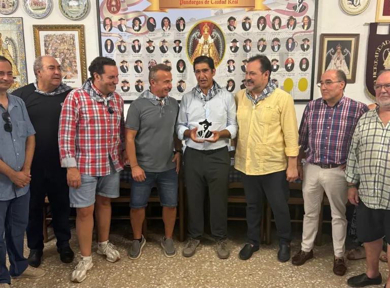 El Gobierno de Castilla-La Mancha recibe el reconocimiento de la Hermandad de Pandorgos de Ciudad Real
