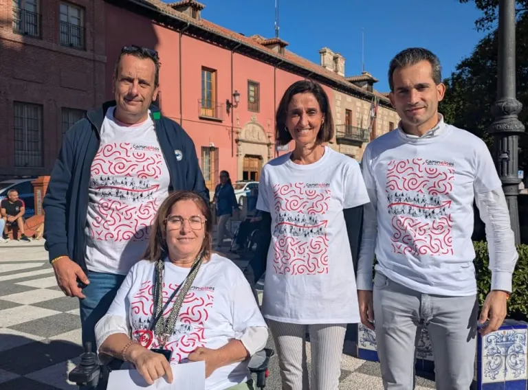 Jaime David Corregidor apoyando la campaña "Caminemos juntos por la esclerosis múltiple en Talaveraor la escls