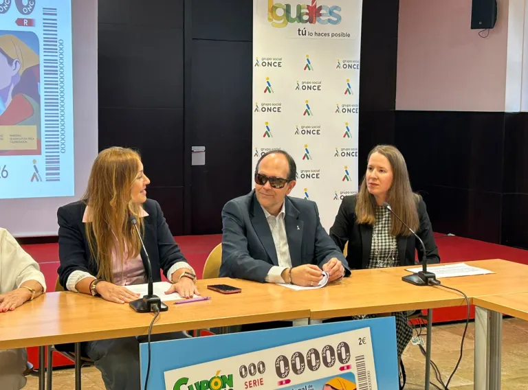 La directora del Instituto de la Mujer asiste a la presentación de la ONCE del cupón que dedica al Día Internacional de las Mujeres Rurales