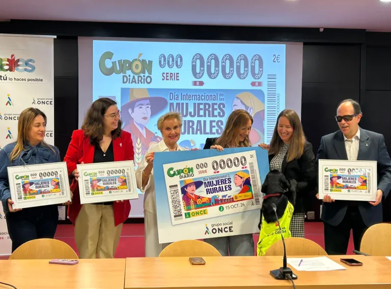 La directora del Instituto de la Mujer asiste a la presentación de la ONCE del cupón que dedica al Día Internacional de las Mujeres Rurales